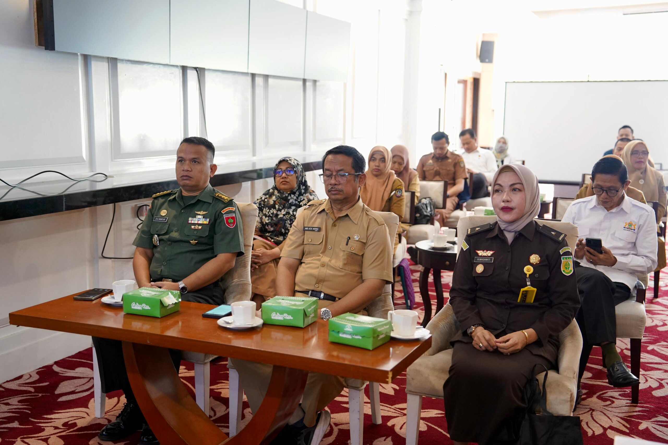 Pamen Ahli Bid. Ekonomi Poksahli Pangdam XIV/Hsn Menghadiri Rakor Pengendali Inflasi Daerah Secara Virtual Bahas Kondisi Inflasi Nasional Bulan Oktober 2024