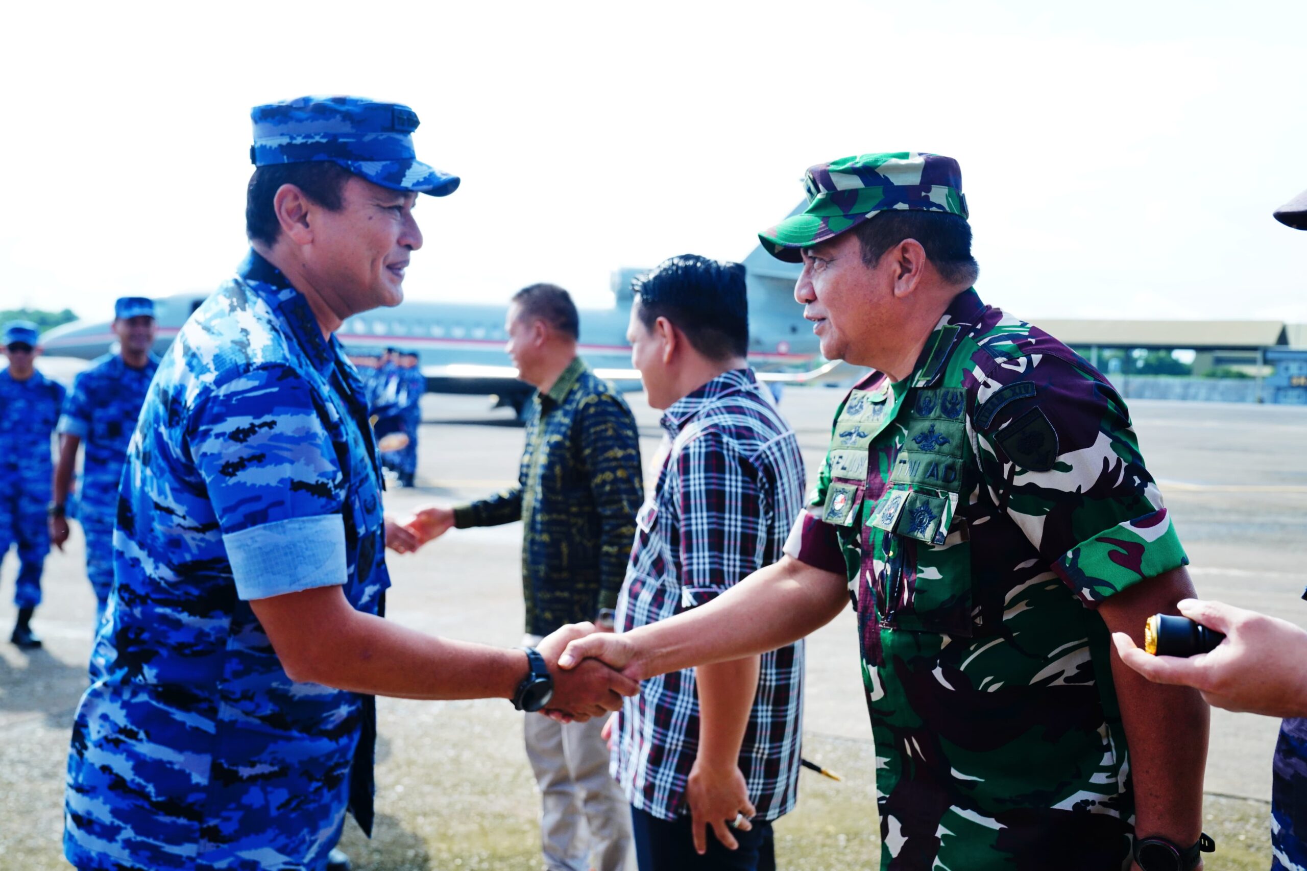 Irdam XIV/Hsn Sambut Kedatangan Kasau Di Base Ops Lanud Sultan Hasanuddin