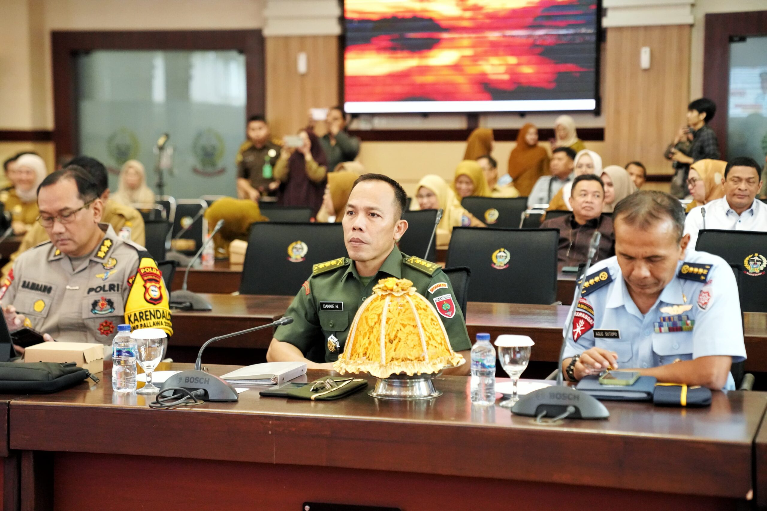 Pamen Ahli Bid. Idpol Poksahli Pangdam XIV/Hsn Ikuti Rapat Kunker Komite I DPD RI Penyusunan DIM RUU Tentang Perkotaan
