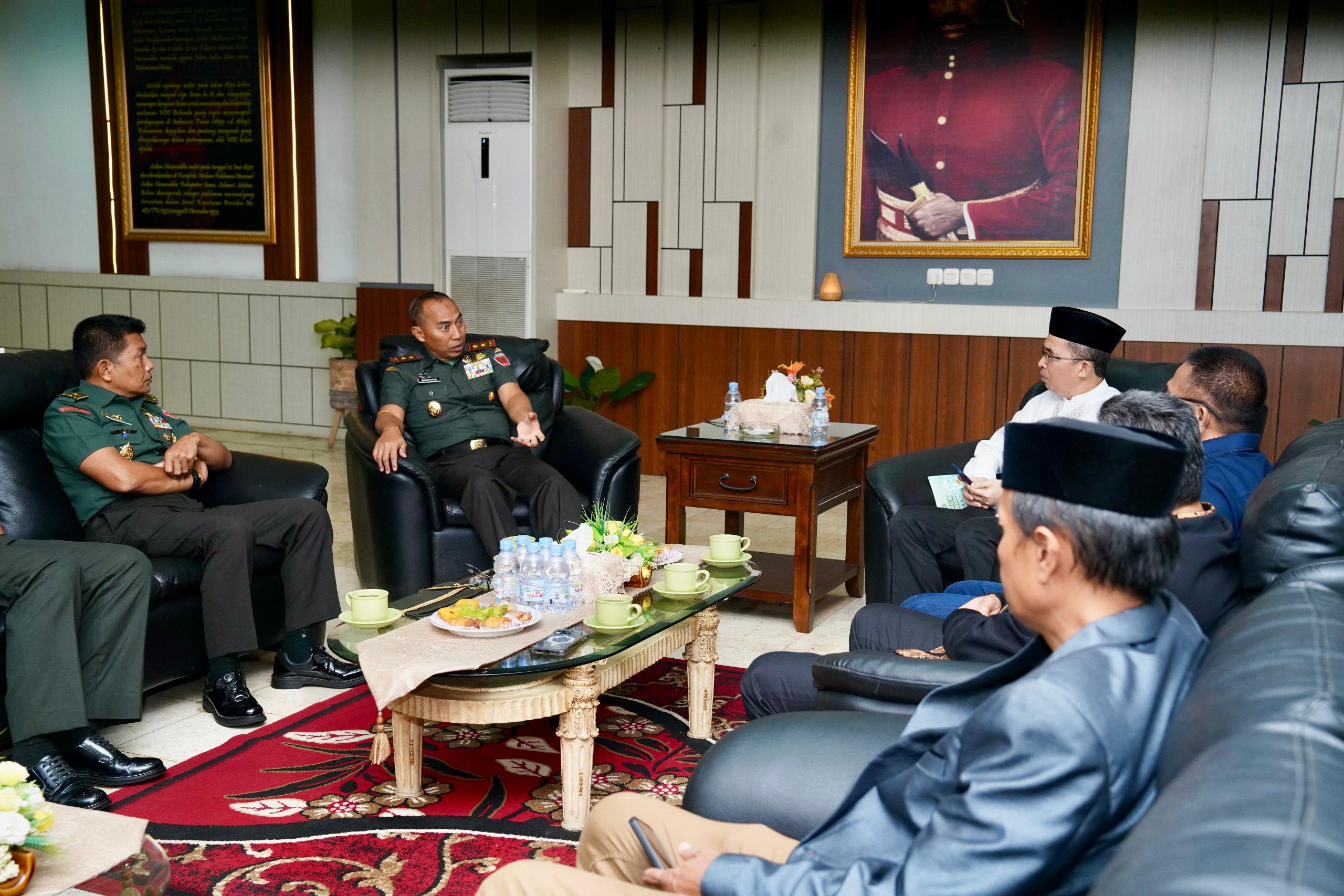 Pangdam XIV/Hsn Menerima Audiensi dari Panitia Amaliyah Ramadhan Masjid Al-Markaz Al-Islami Makassar