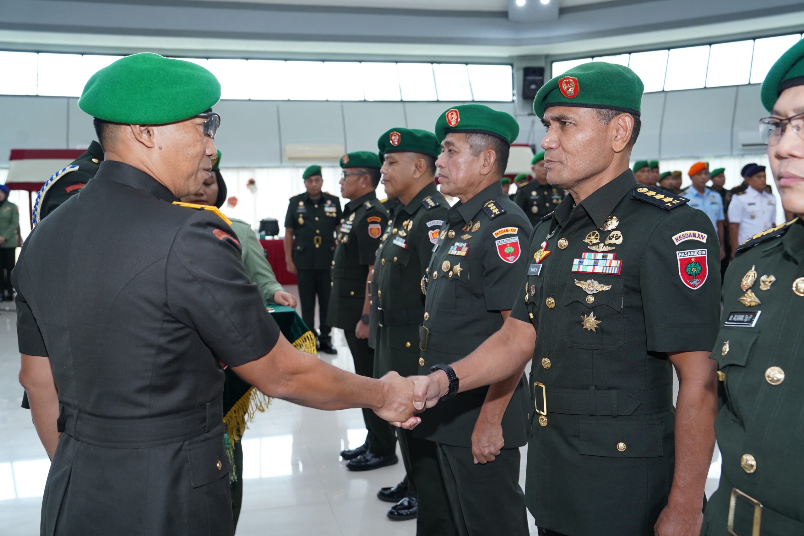 Pangdam XIV/Hsn Pimpin Serah Terima Jabatan Enam Pejabat di Lingkungan Kodam XIV/Hsn