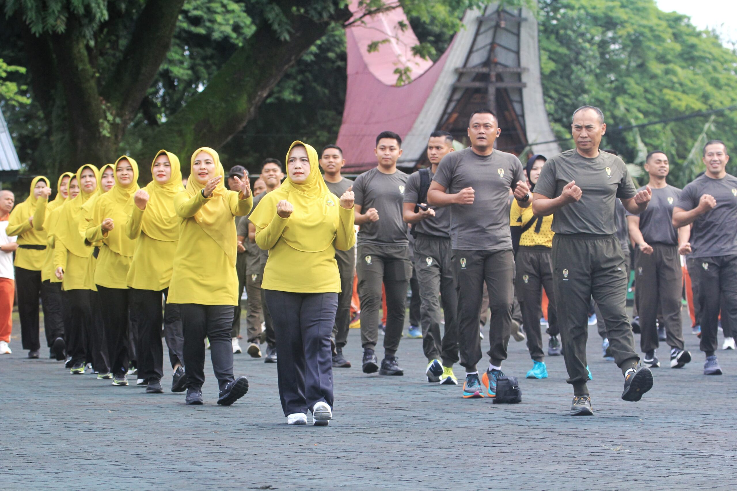 Pererat Kebersamaan, Pangdam XIV/Hsn Olahraga dan Silaturahmi Bersama Personel Kodam XIV/Hsn