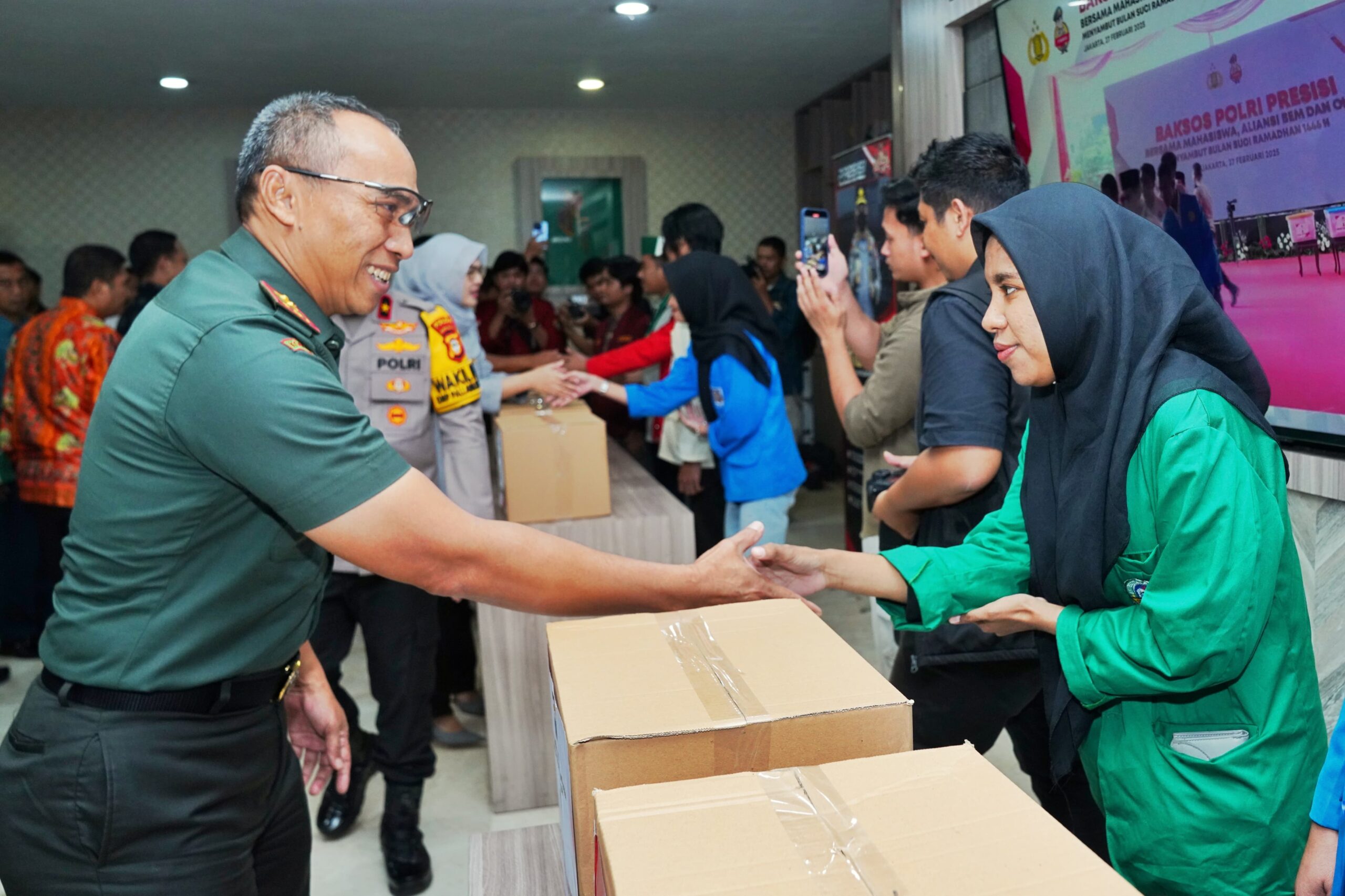 Pangdam XIV/Hsn Hadiri Baksos Polri Presisi Bersama Mahasiswa, Aliansi BEM, dan OKP Menyambut Bulan Suci Ramadhan 1446 H