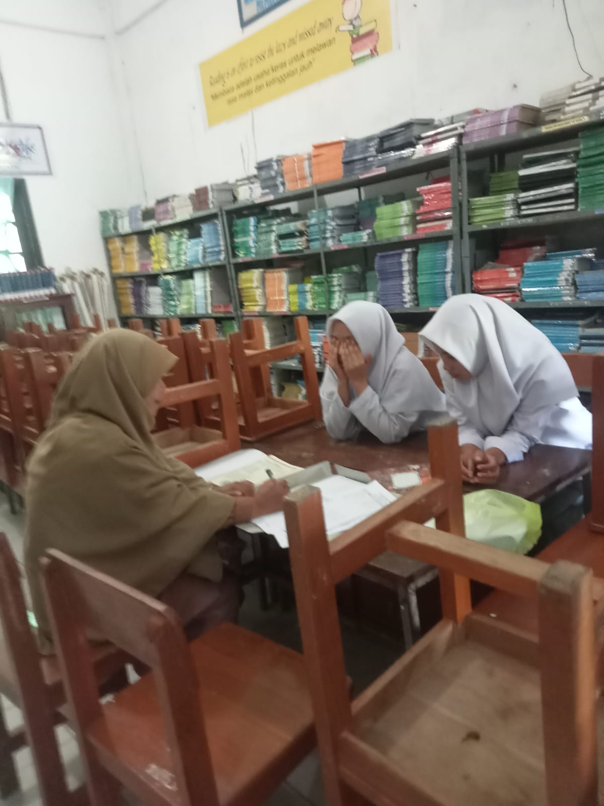 Siswa-Siswi Kelas XII Uji Tahsin dan Setor Hafalan Juz 30