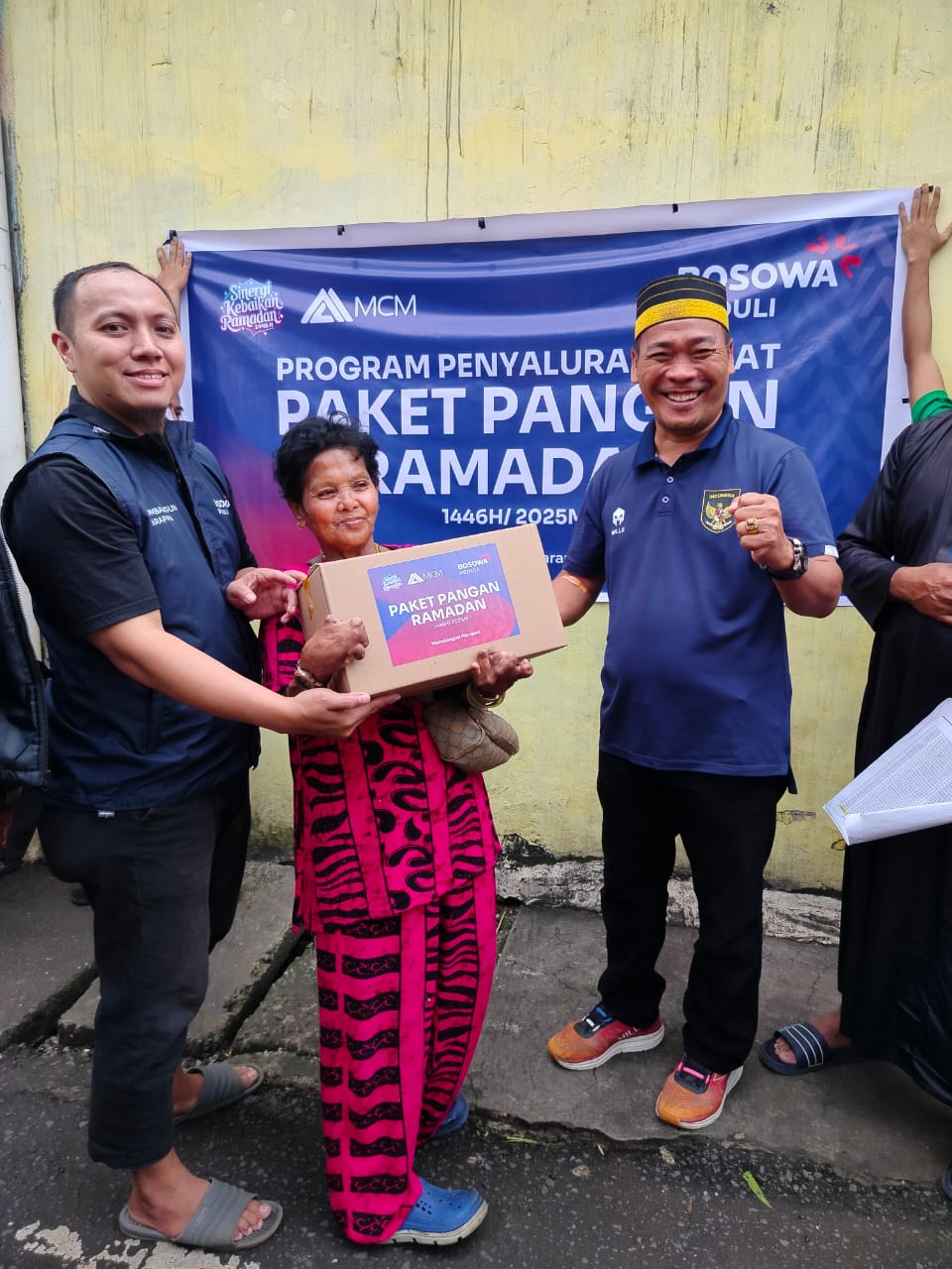 Bosowa Peduli Salurkan Ribuan Paket Pangan Ramadhan 1446 H dan 15.000 Paket Nasi Kotak