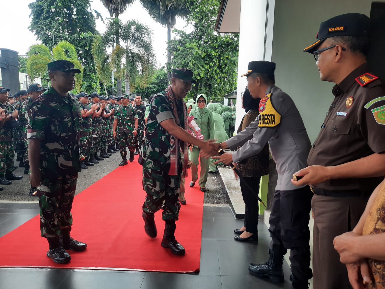 Kunker Pangdam XIV/Hasanuddin di Wilayah Korem 142/Tatag Tinjau Ketahanan Pangan dan Berikan Bantuan Sosial di Mamuju