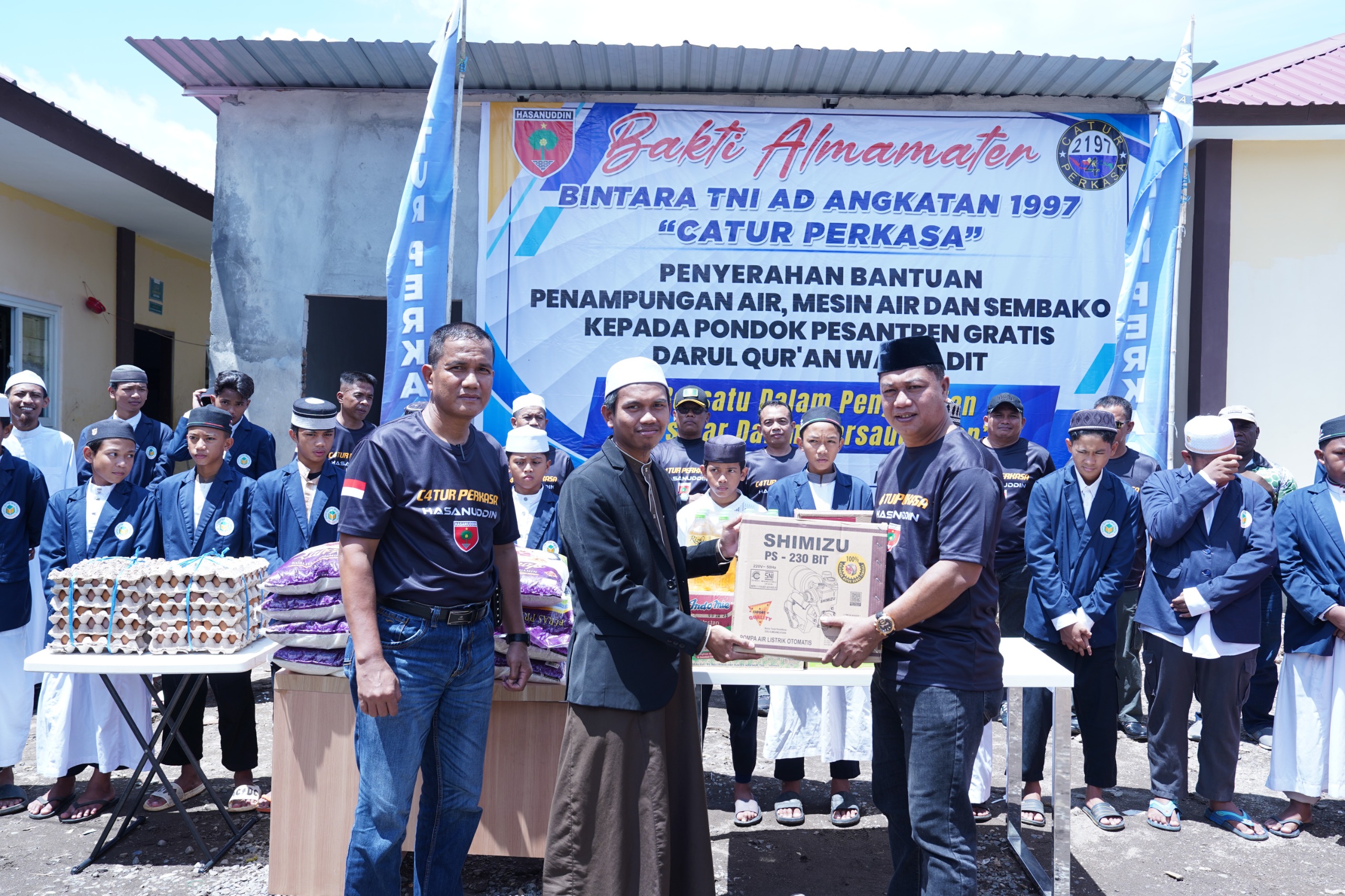 Wujud Ungkapan Syukur, Bintara PK Catur Perkasa 97 Kodam XIV/Hsn Gelar Baksos dan Bansos Secara Serentak Dalam Rangka HUT Ke-28 Tahun
