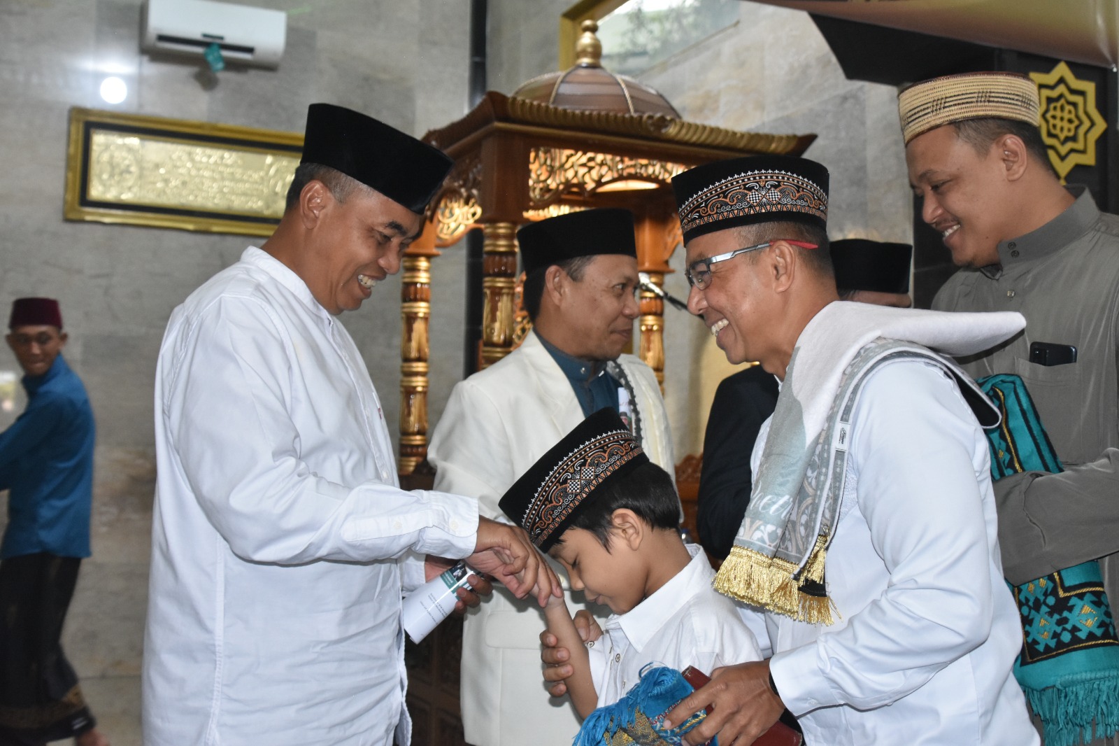 Pangdam dan Masyarakat Warnai Sholat Idul Fitri di Makodam XIII/Merdeka