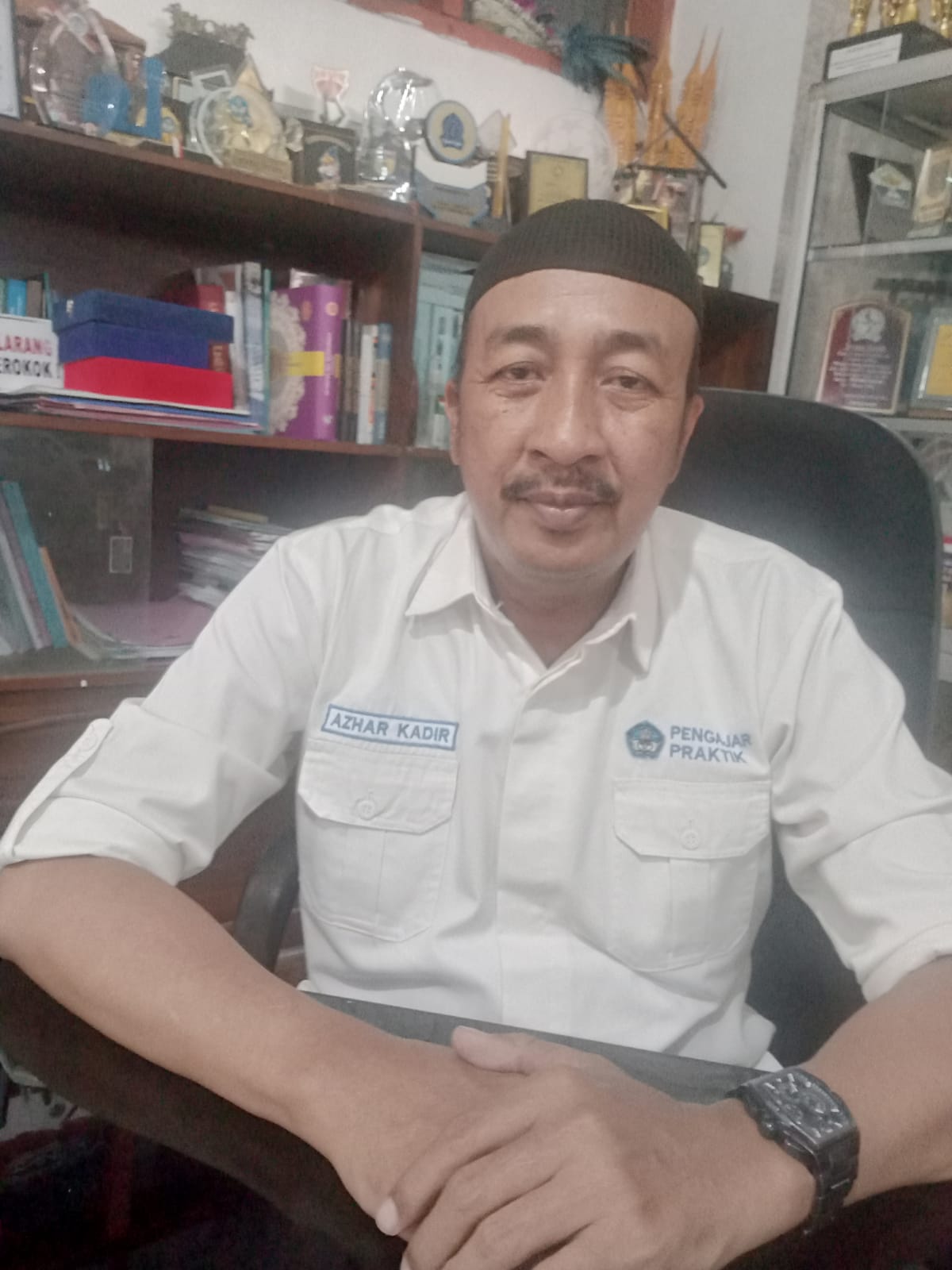 Azhar Kadir S.pd.M.pd : FAKTOR LINGKUNGAN, SAHAM BESAR TENTUKAN CAPAIAN PBM