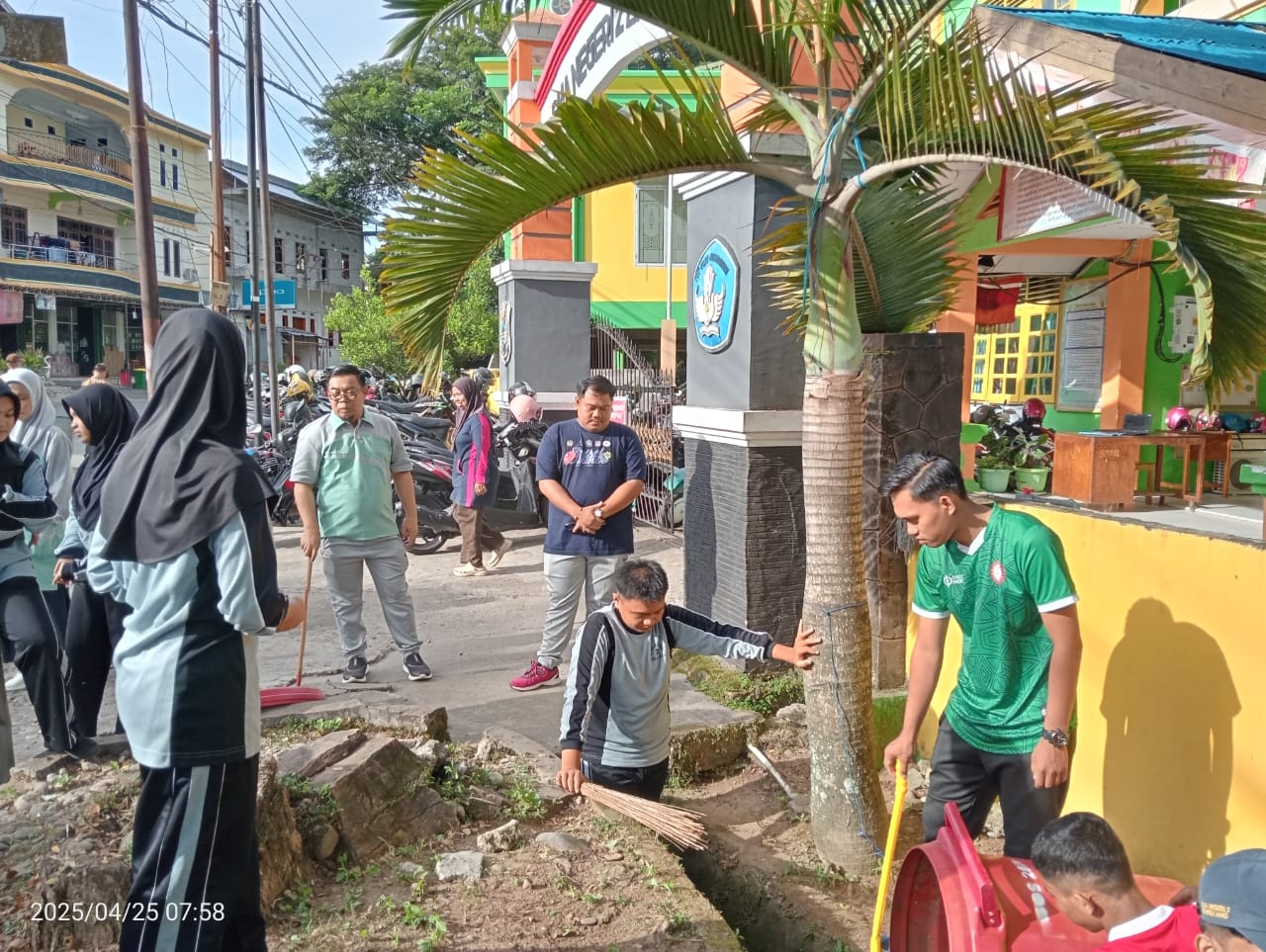 Sukseskan Hari Bumi dan Gerakan Indonesia Menanam