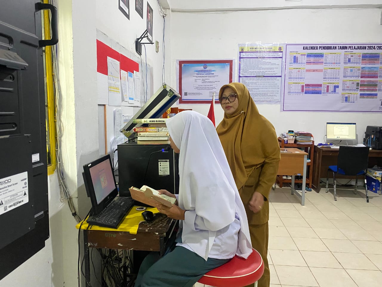 Guru Mapel Pendidikan Agama Islam Dampingi Kegiatan Literasi Kitab Suci Al Qur’an