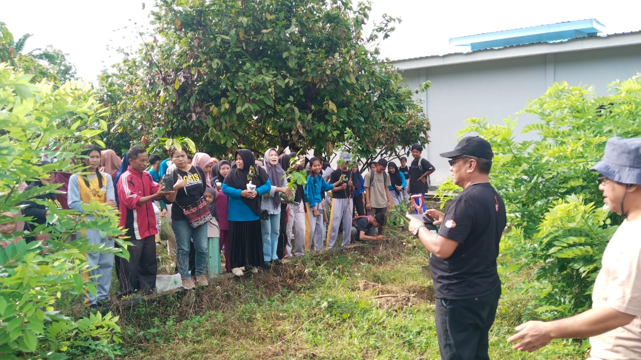 SMKN 2 Lutim Gelar Aksi Penanaman Pohon Memperingati Hari Bumi