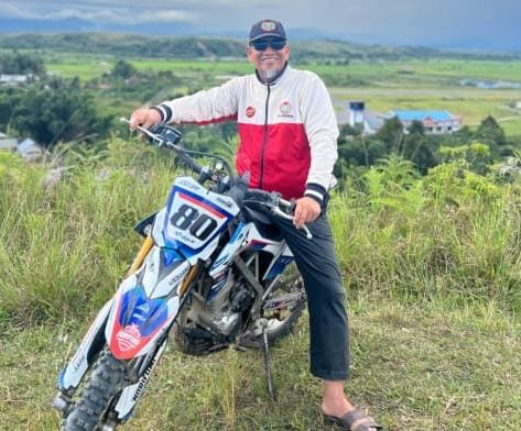 Ketua PGRI Luwu Utara Ismaruddin Temui Guru di Cabang Seko Pakai Motor Trail dan Alami Insiden Kecelakaan