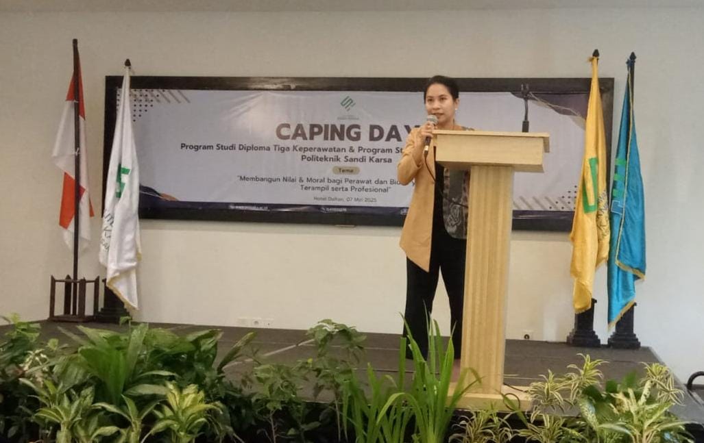 Drg. Tirta Asprimi Angraeni, M.KG.,Sp.KG: Capping Day Langkah Penting Pembentukan Jati Diri Professional Calon Perawat dan Bidan