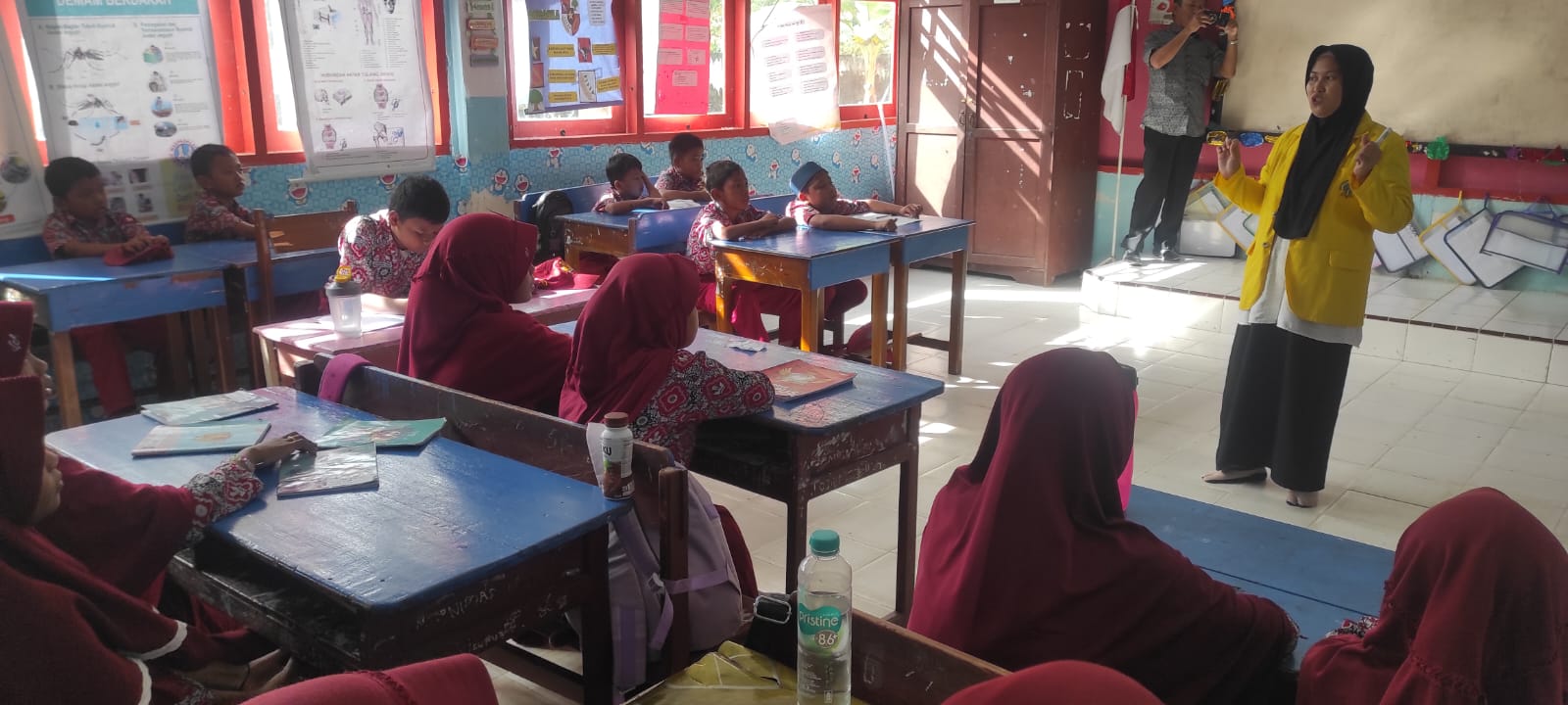 Direktur UT Makassar Pantau Kegiatan Ujian Praktik Mengajar Mahasiswa di Lutim