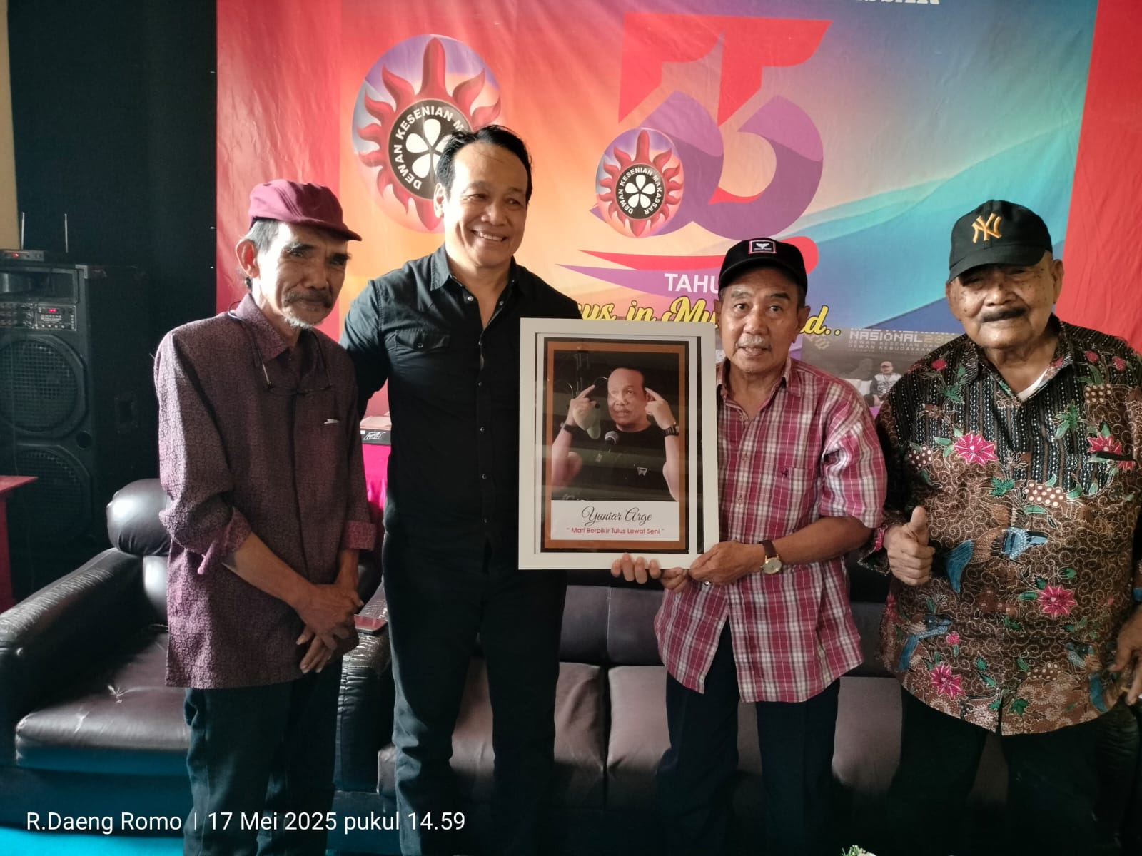 DEWAN KESENIAN MAKASSAR BERULANG TAHUN DAN BERHALAL BILHALAL BERSAMA SEJUMLAH SENIMAN