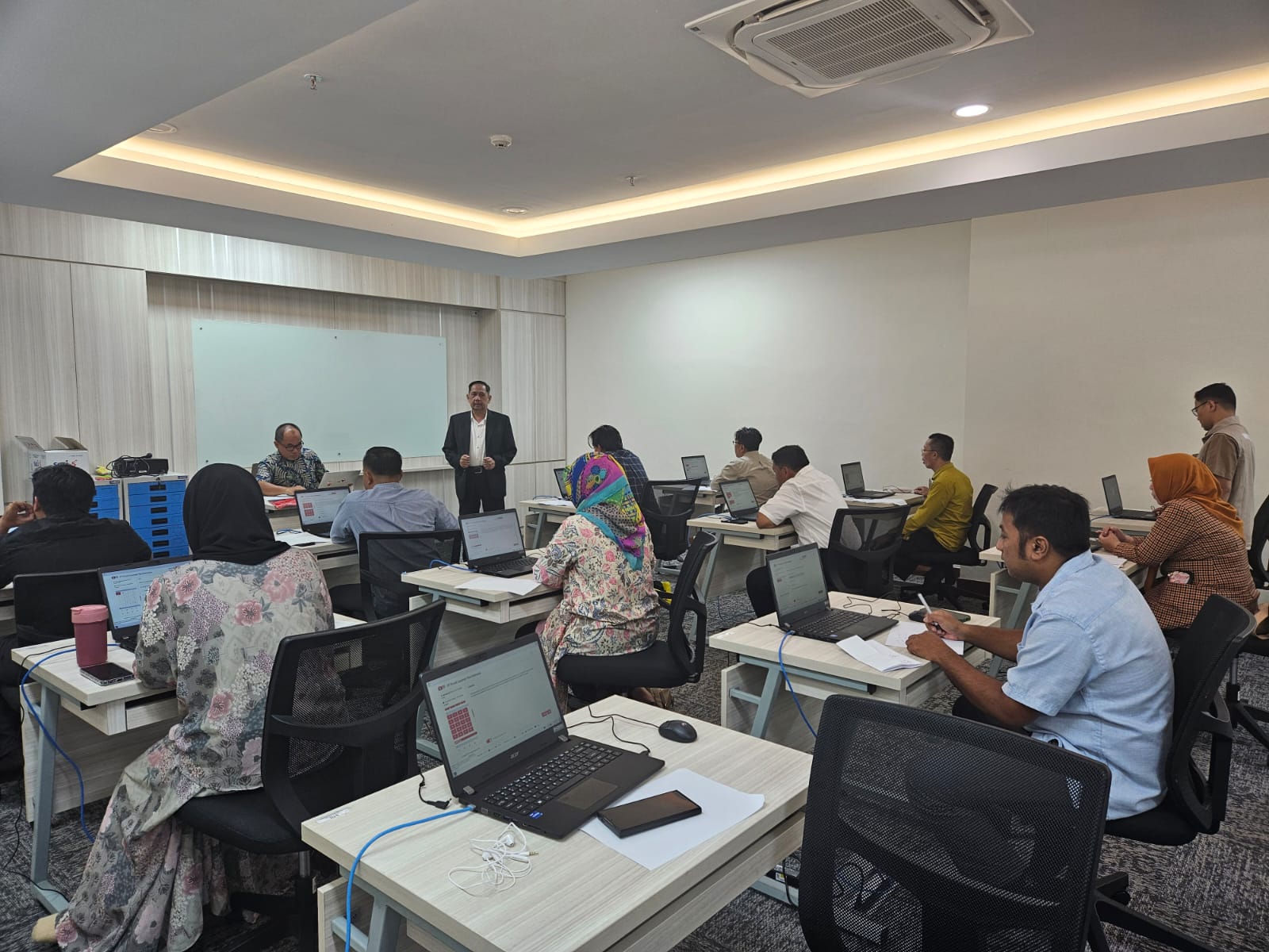 UT Makassar Gelar Tes Masuk Pascasarjana, Direktur Prof Rahman Rahim Berharap Seluruh Peserta Lulus Tes