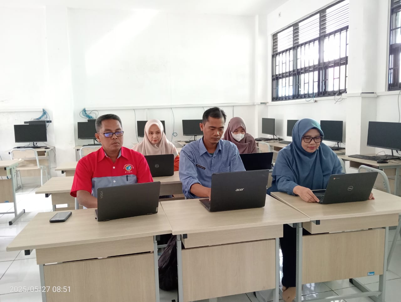 Guru dan Siswa Ikuti Pelaksanaan Pengisian Instrumen Survei SEB No. 1 Tahun 2025