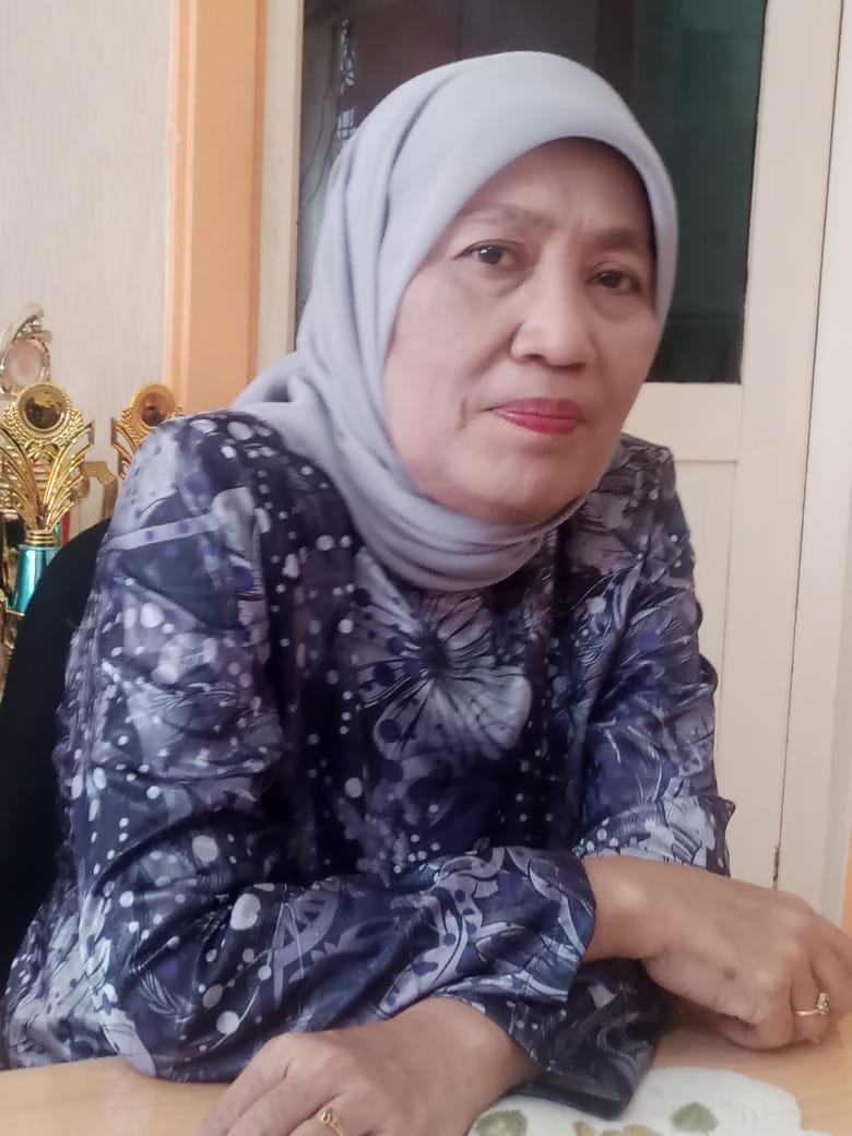 Kepsek SMKN 8, Dr Asnah Baharuddin S.pd.M.pd: PERUBAHAN DI BIDANG PENDIDIKAN BERMUARA KEKULIATAS YANG LEBIH BAIK