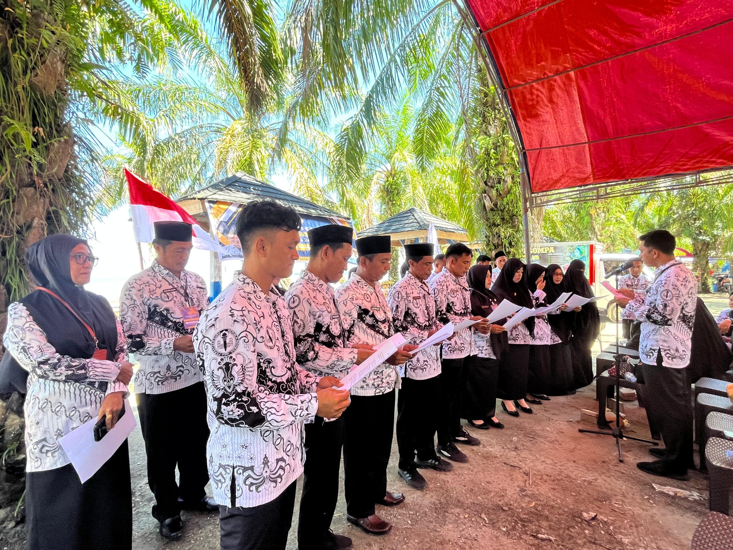 PGRI Cabang Wotu Gelar Konferensi Cabang di Pantai Balo Balo Luwu Timur
