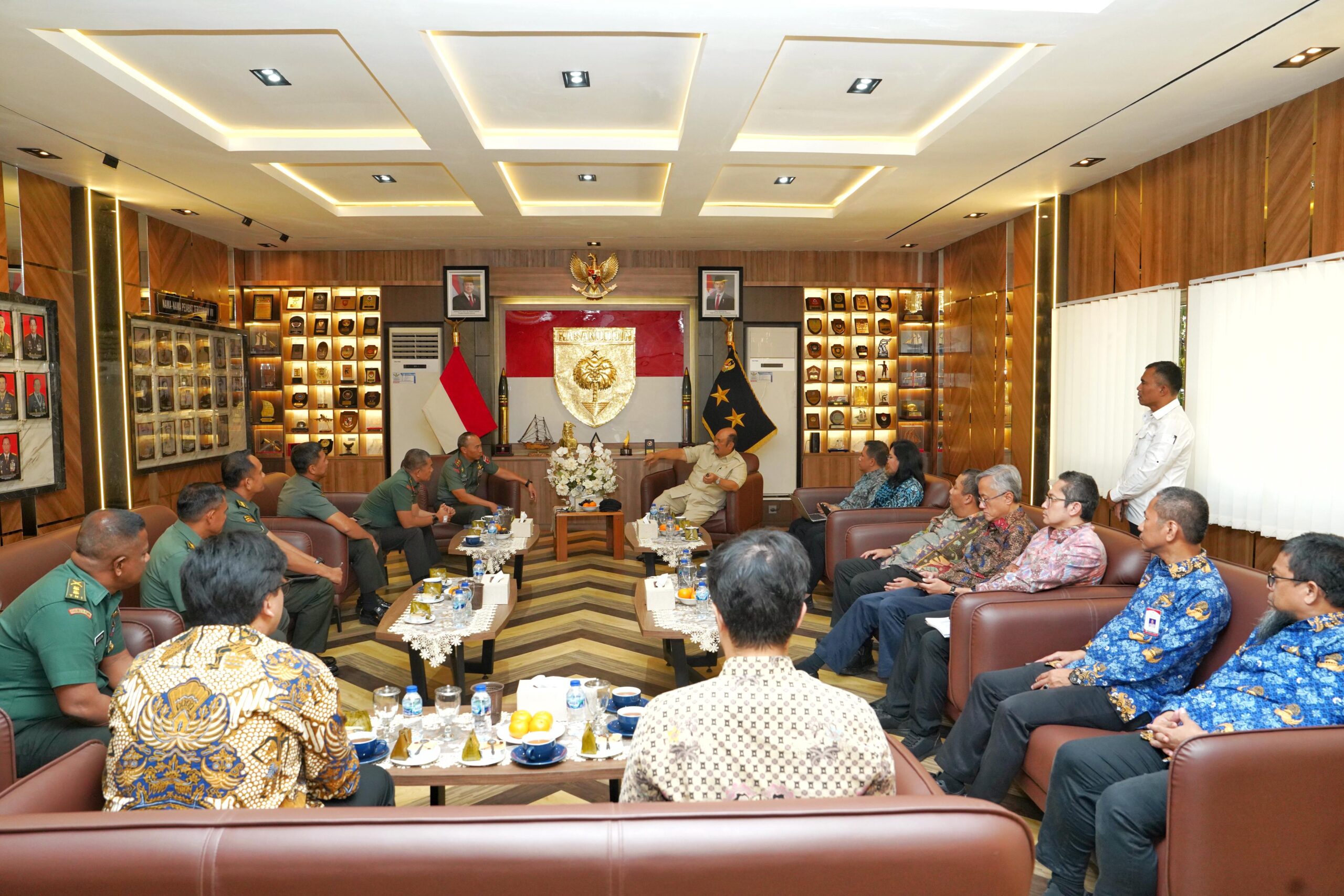 Pangdam XIV/Hsn Terima Kunjungan Silahturahmi Menteri PPN/Kepala Bappenas
