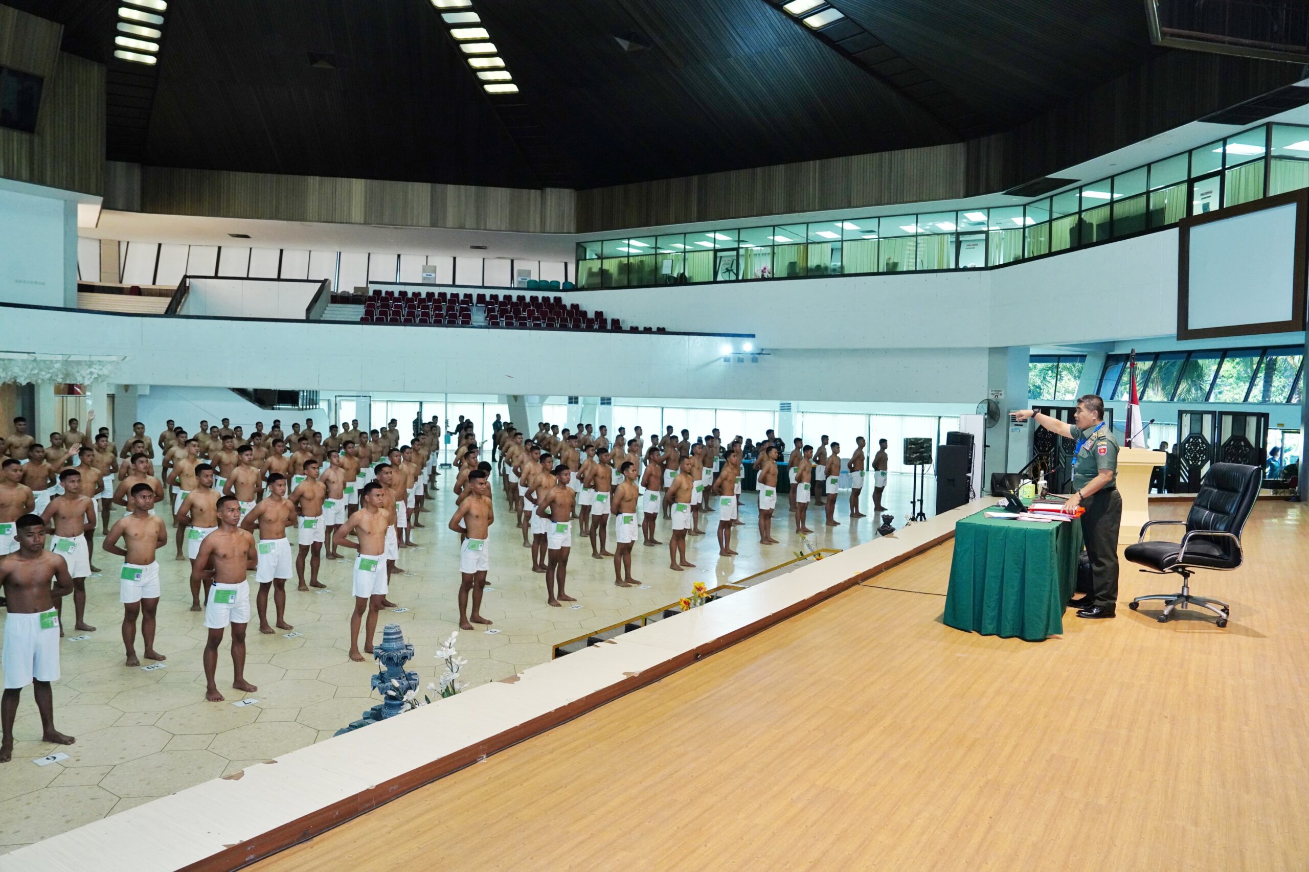 Kasdam XIV/Hsn Pimpin Sidang Parade Calon Bintara PK TNI AD TA. 2025 Panda Makassar