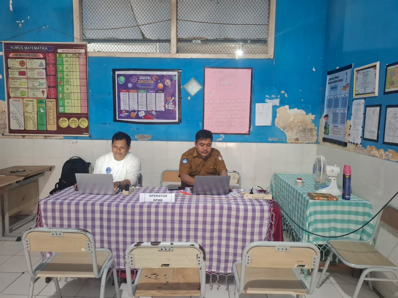 SMPN 50 MENYAPA SISWA BARU DENGAN PELAYANAN EXELENT