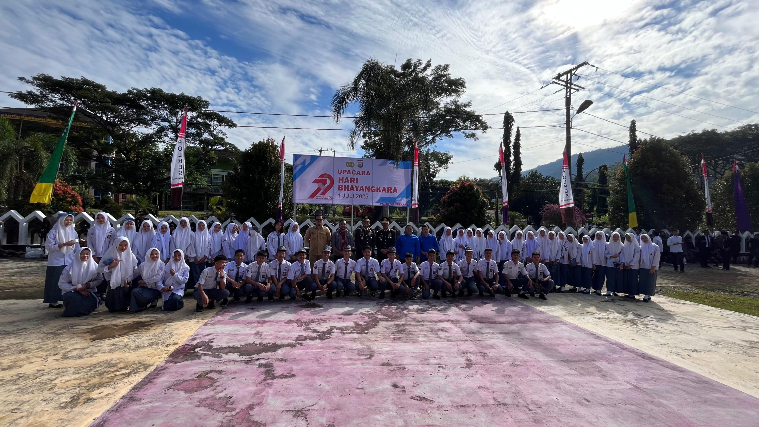 SMAN 2 Enrekang Berperan serta di HUT Bhayangkara ke-79