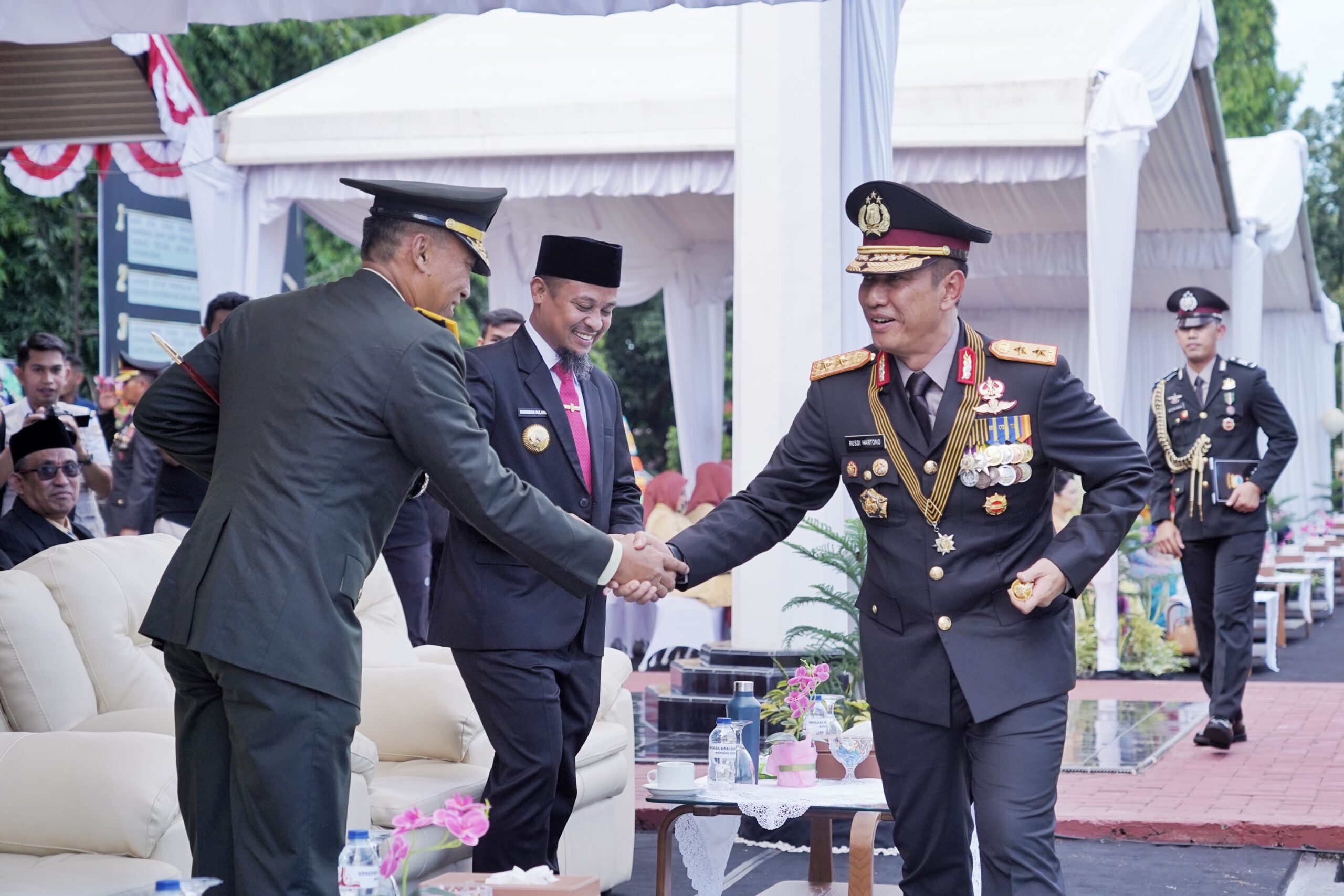 Pangdam XIV/Hsn Hadiri Upacara Peringatan Hari Bhayangkara ke-79 di Mapolda Sulsel