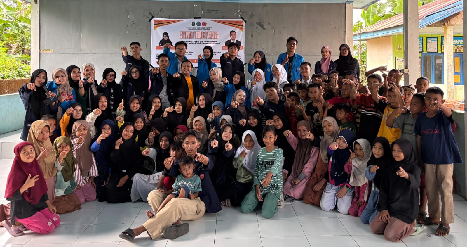 Bakti Sosial HUMANIKOM Unismuh Makassar Gelar Seminar Komunikasi Efektif dan Meningkatkan Kepercayaan Diri Melalui Public Speaking Universal di Takalar