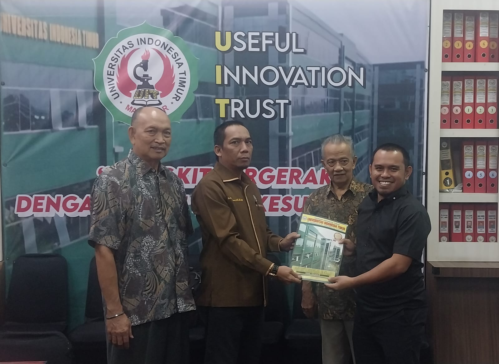 Rektor UIT Lantik Dekan Fakultas Ekonomi Dr.Awaluddin, S.Pd, SE, MM.