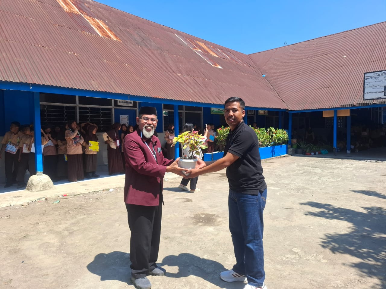 PENUTUPAN MPLS UPT SPF SMPN 50 Makassar, PENUH HIKMAH.