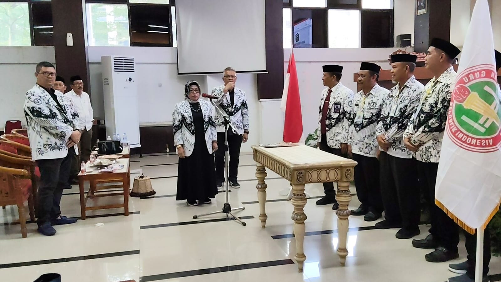 PGRI Takalar Kembali Dipimpin H. Darwis S.Pd, MM, Konferensi Ditutup Ketua Provinsi Sulsel Prof Hasnawi Haris
