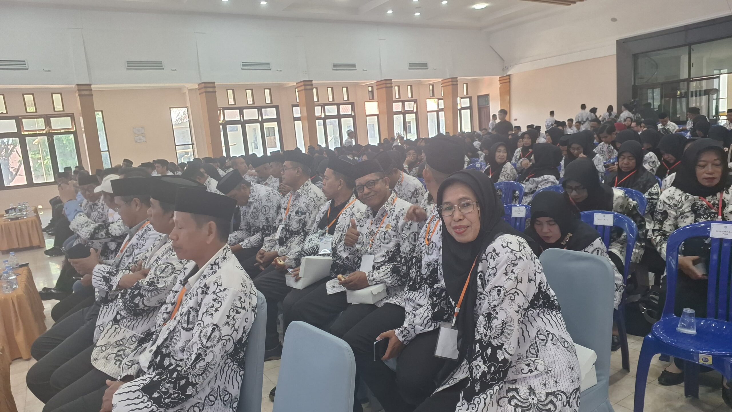 Pengurus PGRI Pangkep Dikukuhkan Dirangkaikan Seminar Guru Profesional, Perwujudan Pendidikan Bermutu untuk Semua