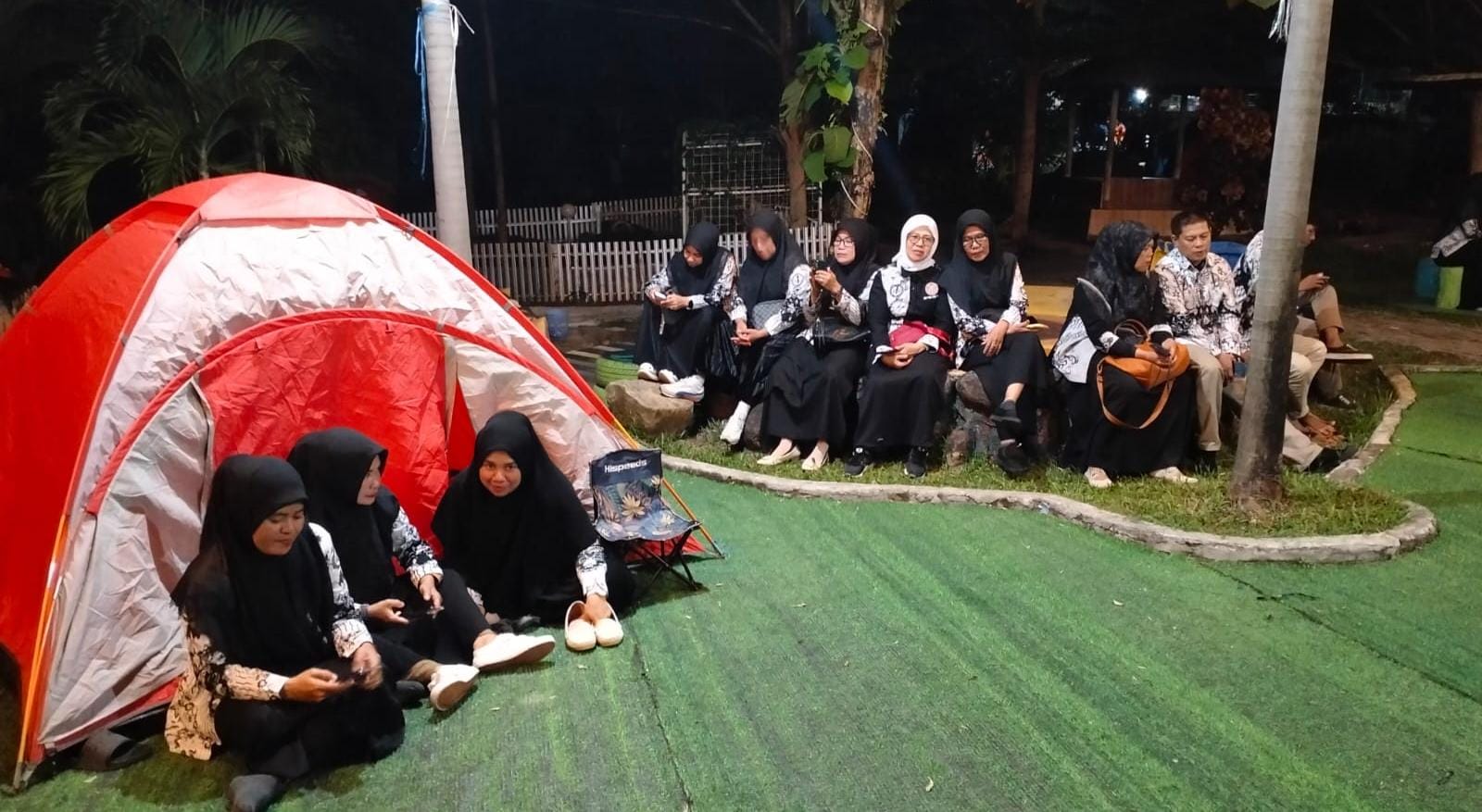 Dua Ratusan Pengurus Cabang dan Perangkat Organisasi PGRI Maros Terima SK di Lokasi Wisata Rumah Hobbit 4 Bollangi Gowa