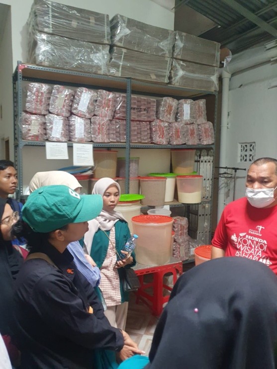 Fakultas Ekonomi dan Bisnis UIT Melakukan Kunjungan Industri