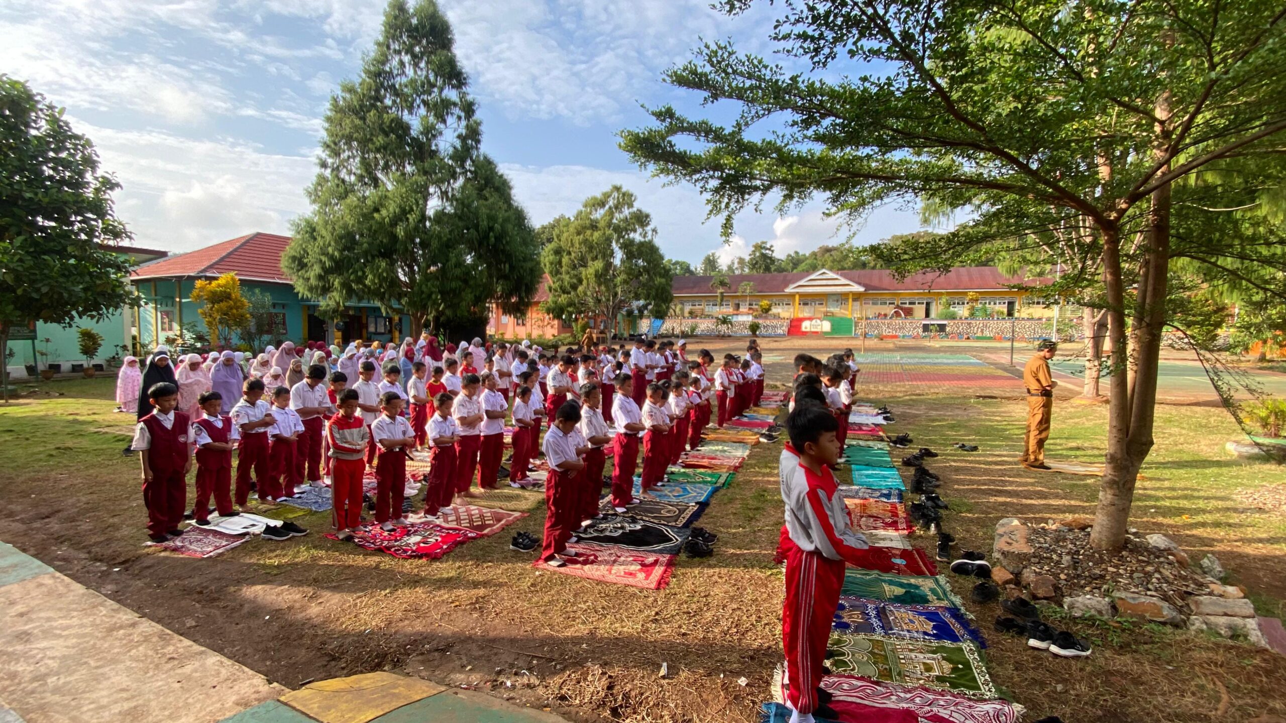 TUMBUHKAN KARAKTER RELIGIUS SDN 247 Sorowako GELAR SHOLAT DHUHA DAN IBADAH PAGI