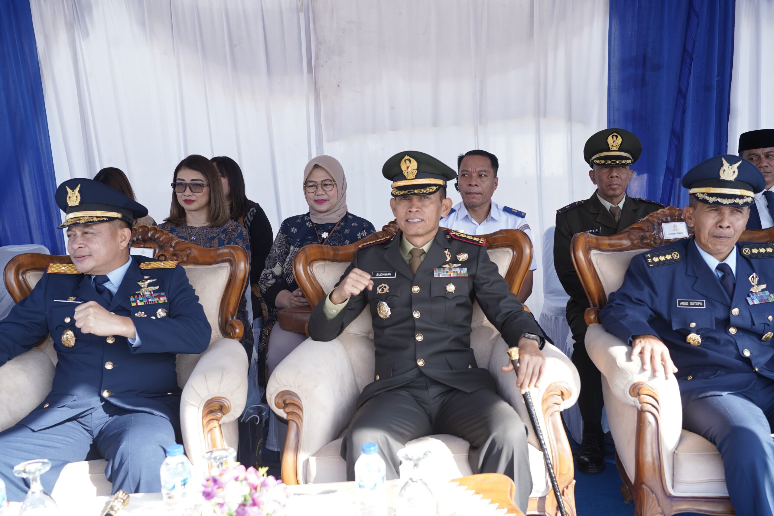 Wakili Pangdam, Danrindam XIV/Hsn Hadiri Upacara Pelantikan dan Penyumpahan Siswa Dikmata PK TNI AL Angkatan XLV Gel I TA 2025