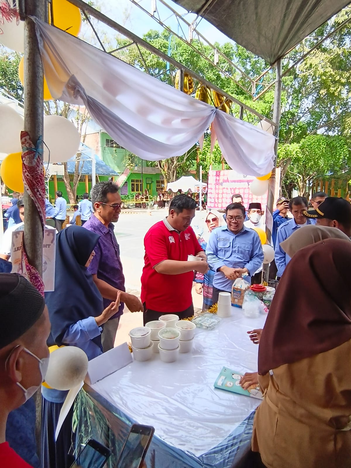 Bupati dan Wakil Bupati Saksikan Aktiviti Pembelajaran Berbasis Projek di SMA Negeri 2 Enrekang