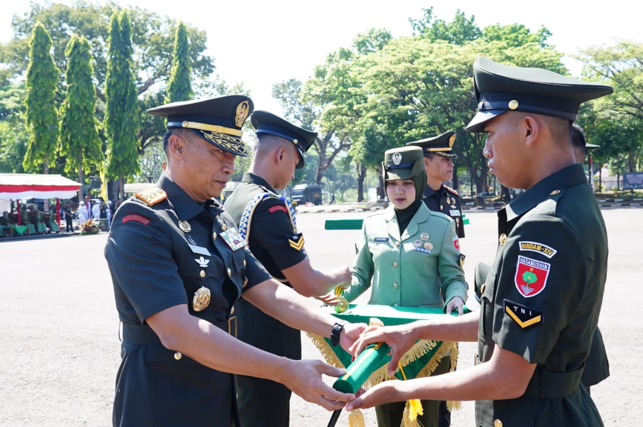 Pangdam XIV/Hsn Pimpin Upacara Penutupan Dikmaba TNI AD TA 2025 di Pakatto