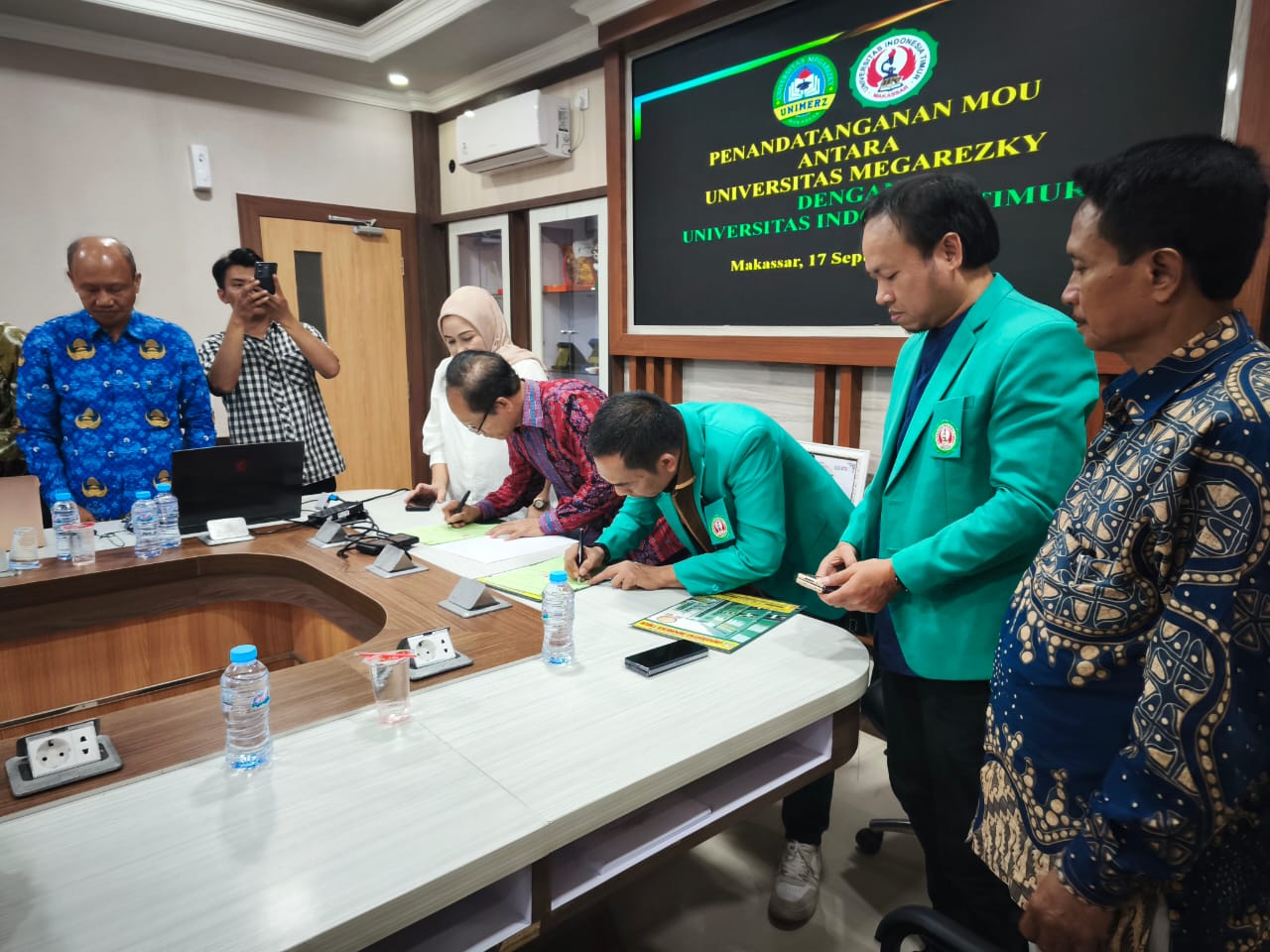 Penandatanganan MoU Universitas Megarezky dengan Universitas Indonesia Timur