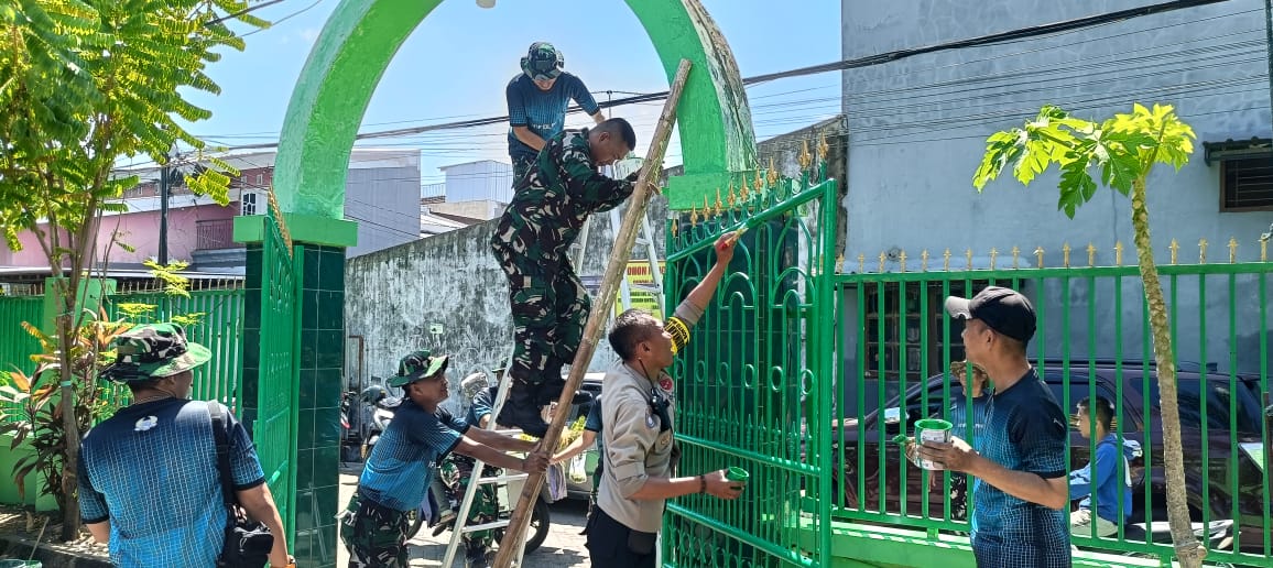 Kainfolahtadam XIV/Hsn Pimpin Karya Bakti Satnonkowil, Wujudkan Kepedulian Lingkungan dan Rumah Ibadah