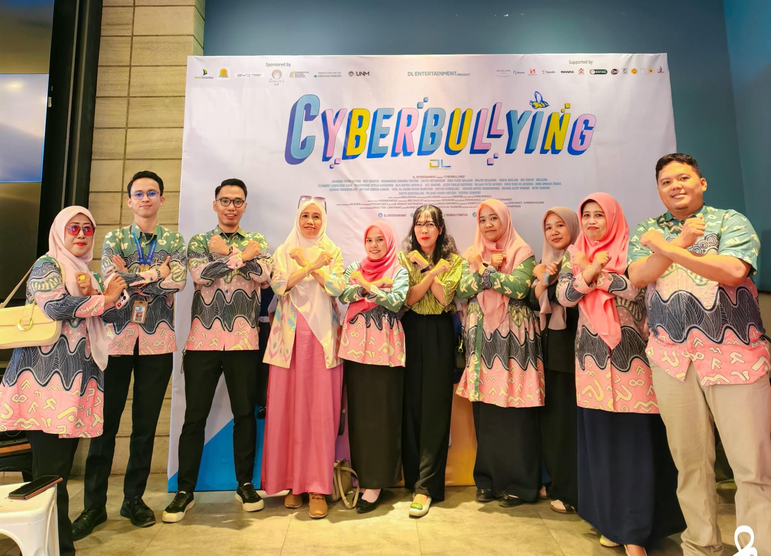 Siswa SMPN 8 Makassar, Nobar Film Cyberbullying di MP Makassar