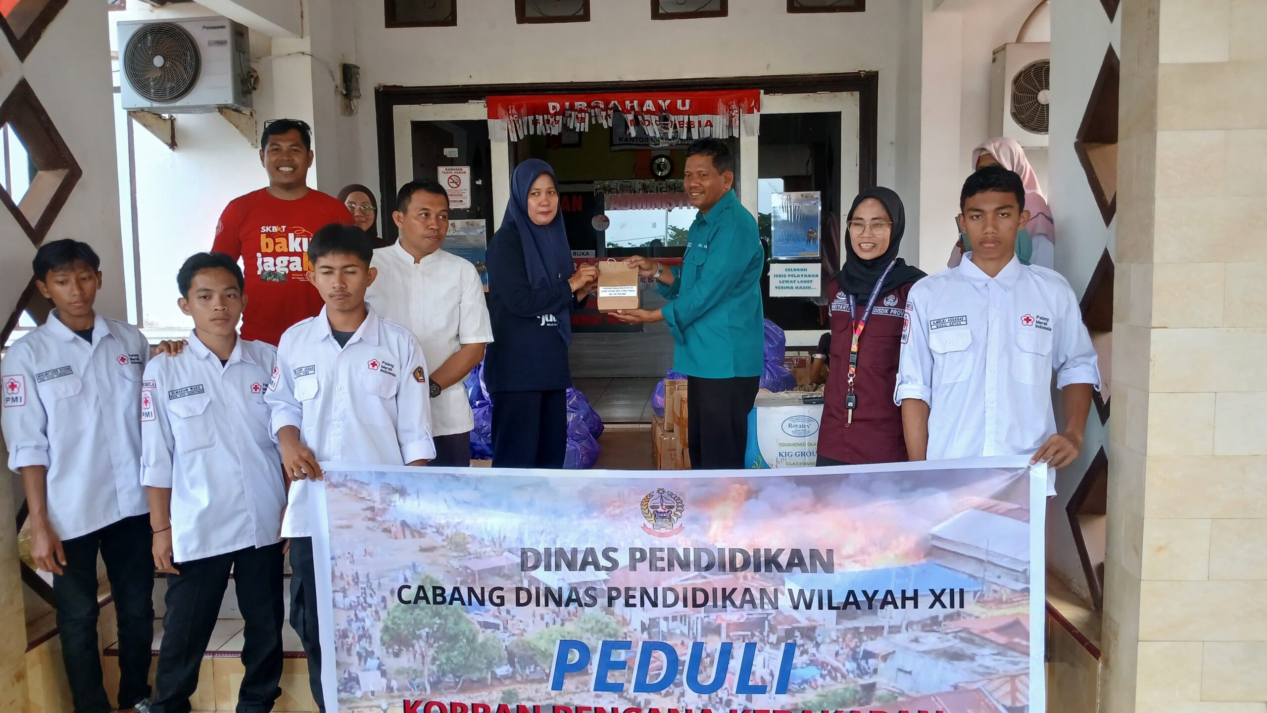 Dinas Pendidikan Wilayah XII Serahkan Bantuan untuk Korban Kebakaran di Kecamatan Nuha