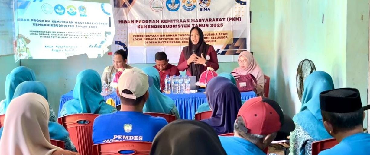 Dosen Universitas Patompo Dampingi Warga Desa Bangun Usaha Ayam Lokal di Desa Pattalikang Gowa