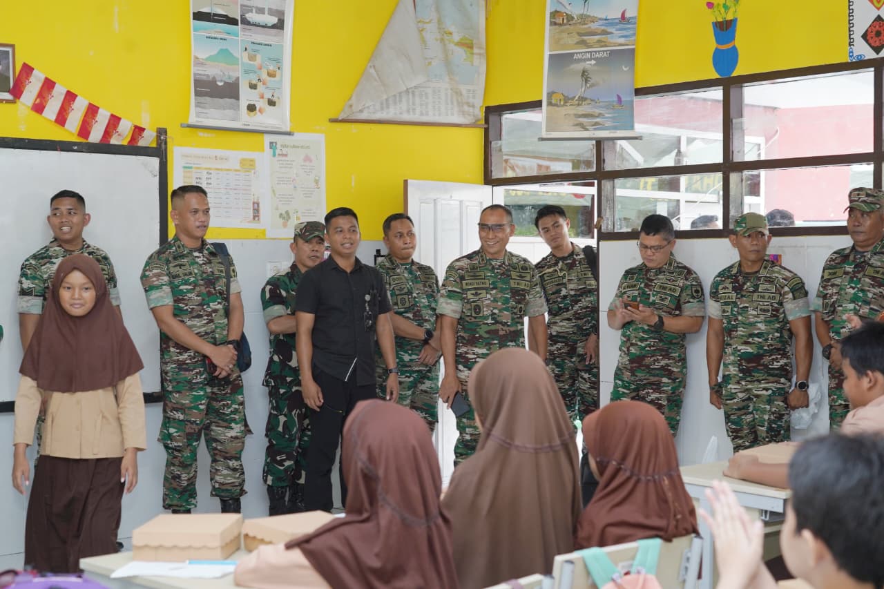 Pangdam XIV/Hsn Ikuti Vicon Lounching SPPG TNI, Bagikan Ribuan Porsi Makanan Bergizi untuk Generasi Muda