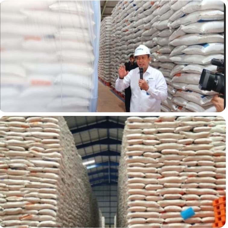 DIRUT BULOG TURUN LANGSUNG CEK KUALITAS BERAS DI GUDANG