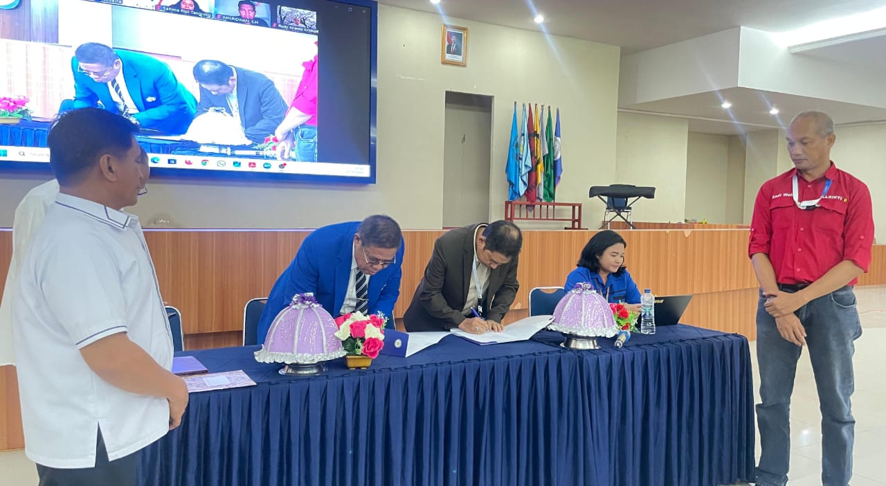 Kepala LLDIKTI IX Dr Andi Lukman Serahkan SK S3 Ilmu Hukum, Tegaskan UKIP Siap Cetak Doktor Berintegritas