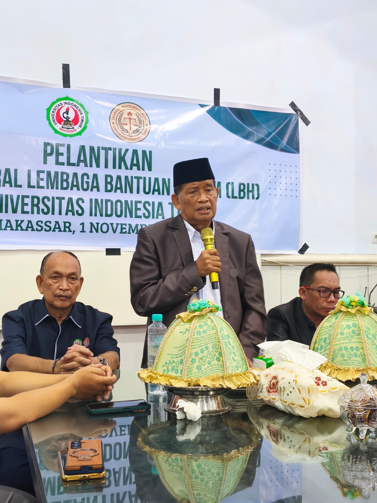 Ketua Yayasan Indonesia Timur H.Haruna Lantik Struktural LBH UIT Periode 2025 – 2029