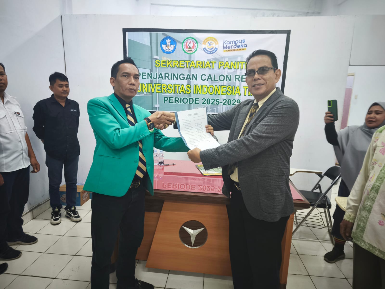 Dr. Abdul Rahman, S.Pt, SE, MM, M.Kes sebagai Icumbent, Mendaftar sebagai Calon Rektor UIT